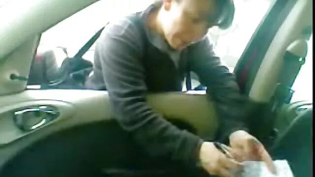 Beauté retro film x fragile aux petits seins connaît une grosse bite au lit