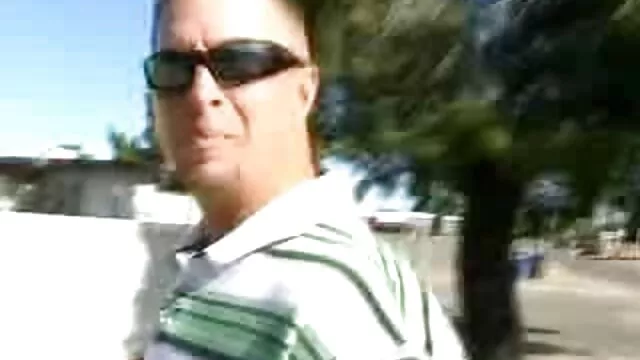 Chatte irritée avec film x vintage gratuit jouet