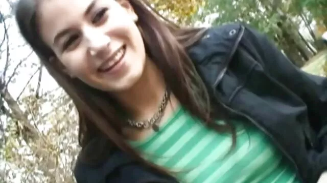 Un homme se met dans le cul d'une chienne mature de la première personne à la maison film x vintage streaming