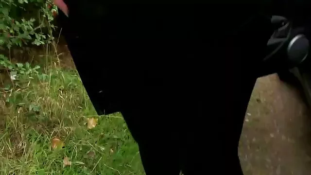 La chatte de la poupée a coulé retro film x