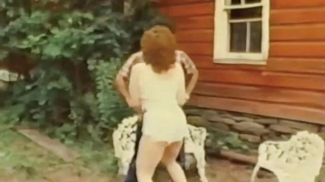 POV a video film x vintage poussé une nymphe rousse avec un gros cul