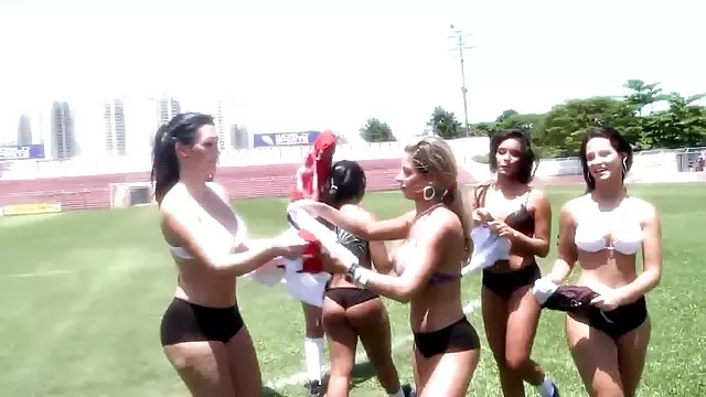 Frère qui est revenu de l'armée a baisé movies x vintage sa soeur Jenny