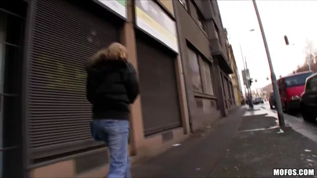 Et en position 69, ils se sont couchés et ont eu des relations vintage film x sexuelles